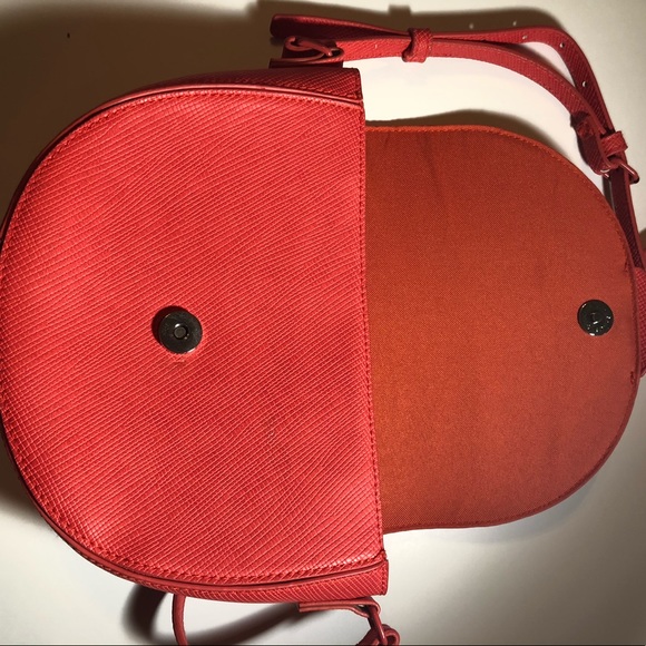 Roaring Red Shoulder Purse - Picture 3 of 4